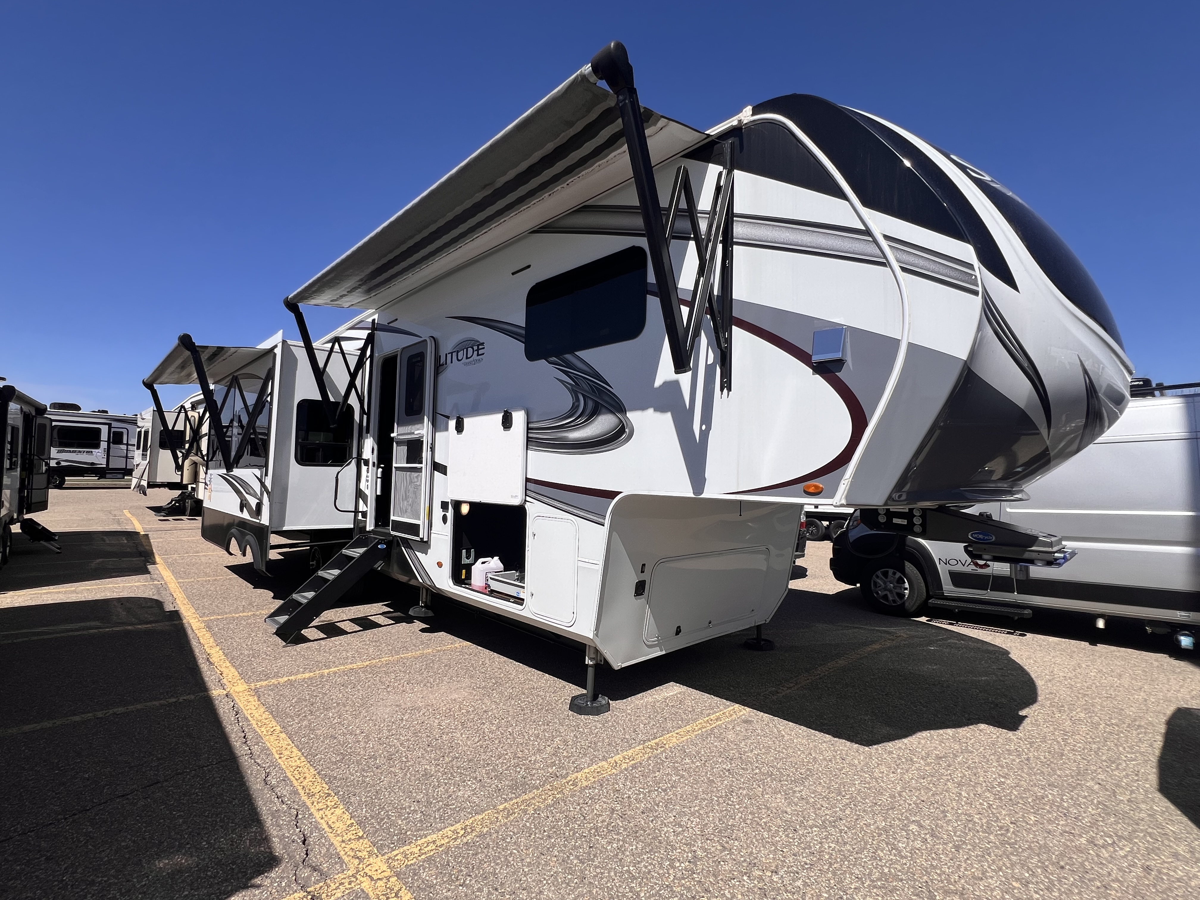 USED 2022 Grand Design SOLITUDE 345GKR